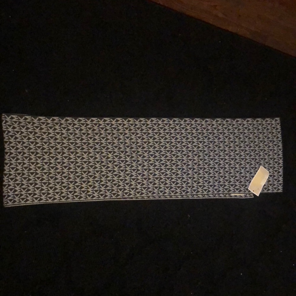 Mk scarf